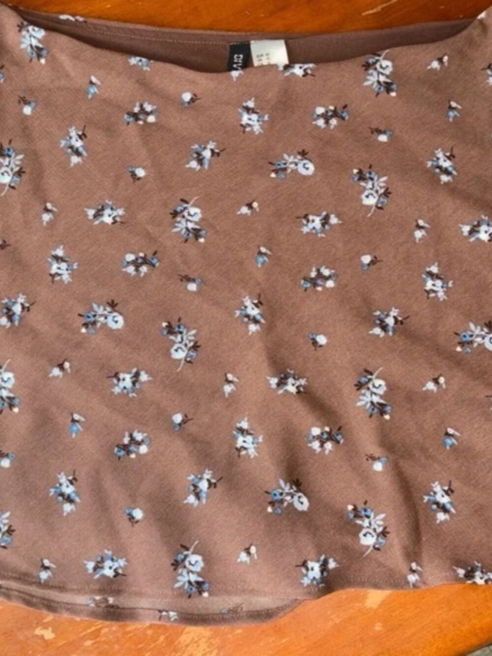 Divided floral mini skirt